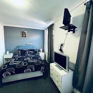 Single Room Private Bathroom